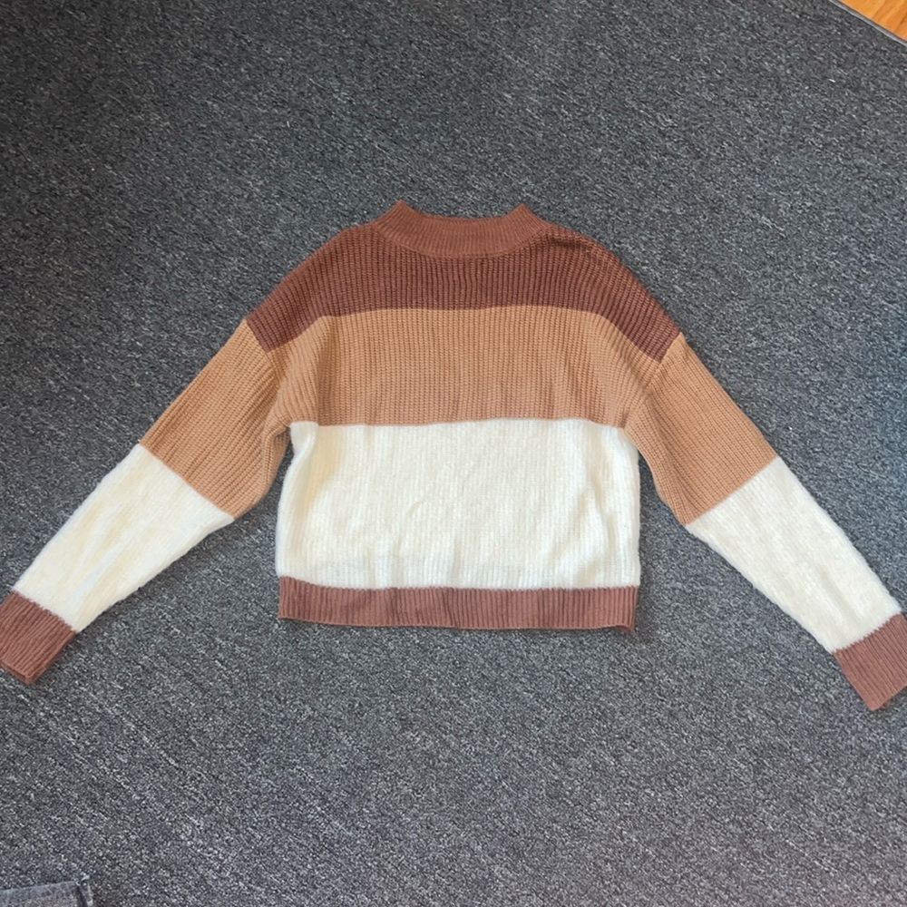 3 toned Women’s Sweater size Small